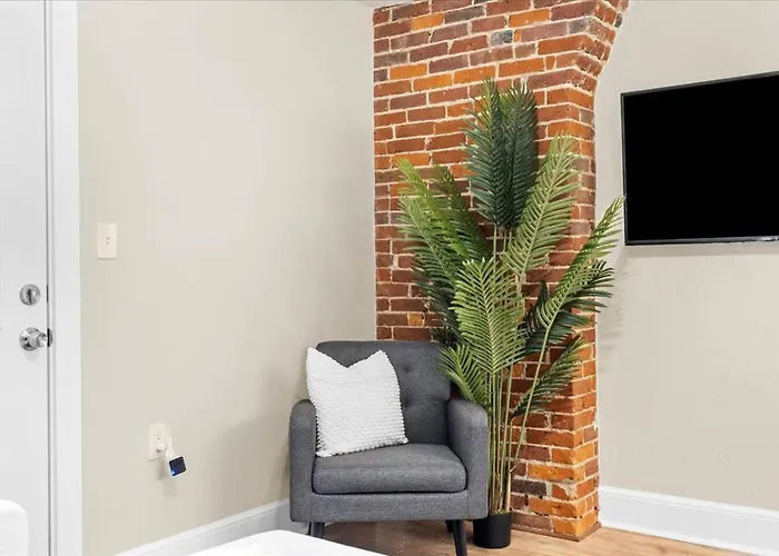 Trendy 2br Close To Attractions Pittsburgh