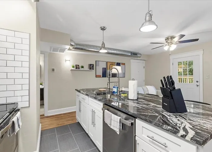 Apartment Trendy 2br Close To Attractions