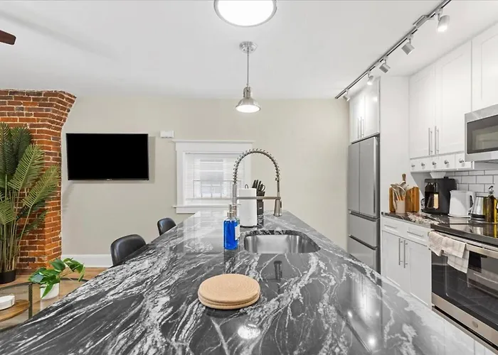 Trendy 2br Close To Attractions Pittsburgh
