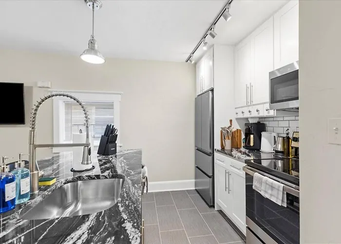Trendy 2br Close To Attractions